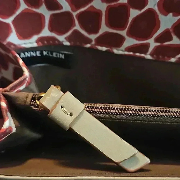 Anne Klein Taupe Wallet with Giraffe Print Lining And Multiple Pockets OS - Picture 8 of 11